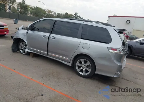 2012 Toyota Sienna Se 8 Passenger z USA, uszkodzony, nr VIN 5TDXK3DC7CS243837
